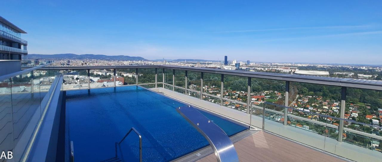 Superior & Rooftop Pool Wiedeń